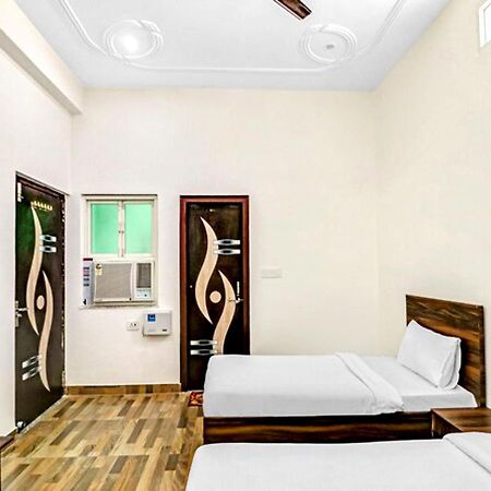Nv Palace Hotel Vrindāvan Eksteriør billede