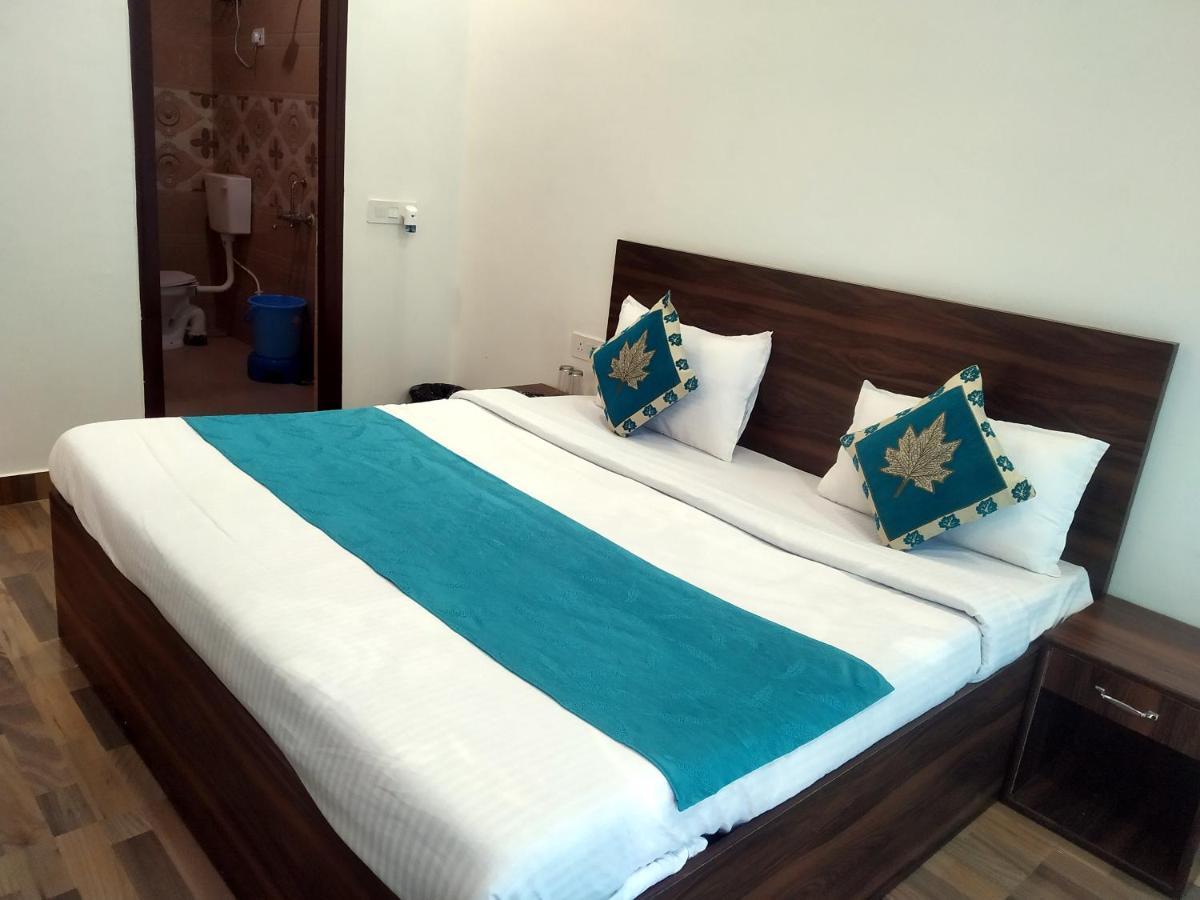Nv Palace Hotel Vrindāvan Eksteriør billede