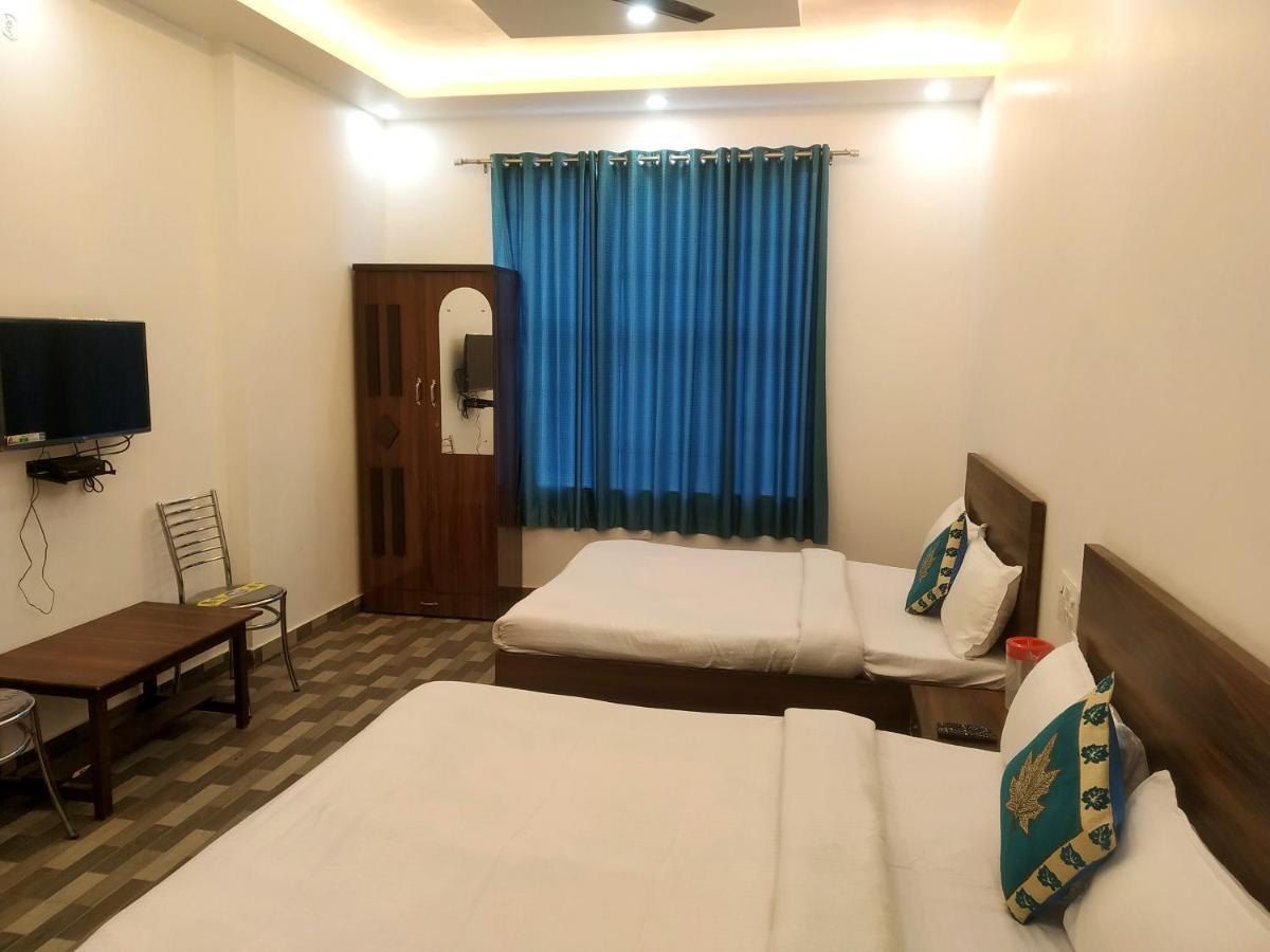 Nv Palace Hotel Vrindāvan Eksteriør billede