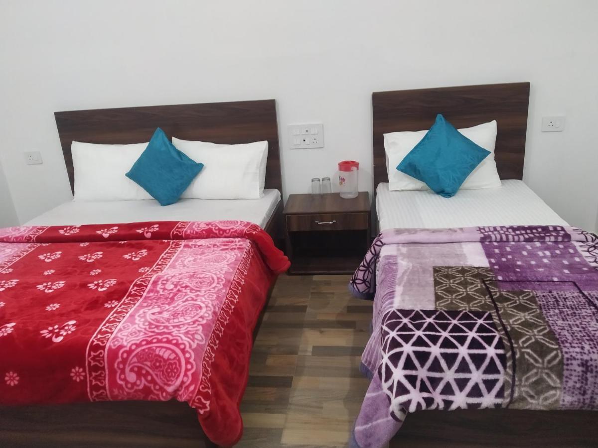 Nv Palace Hotel Vrindāvan Eksteriør billede