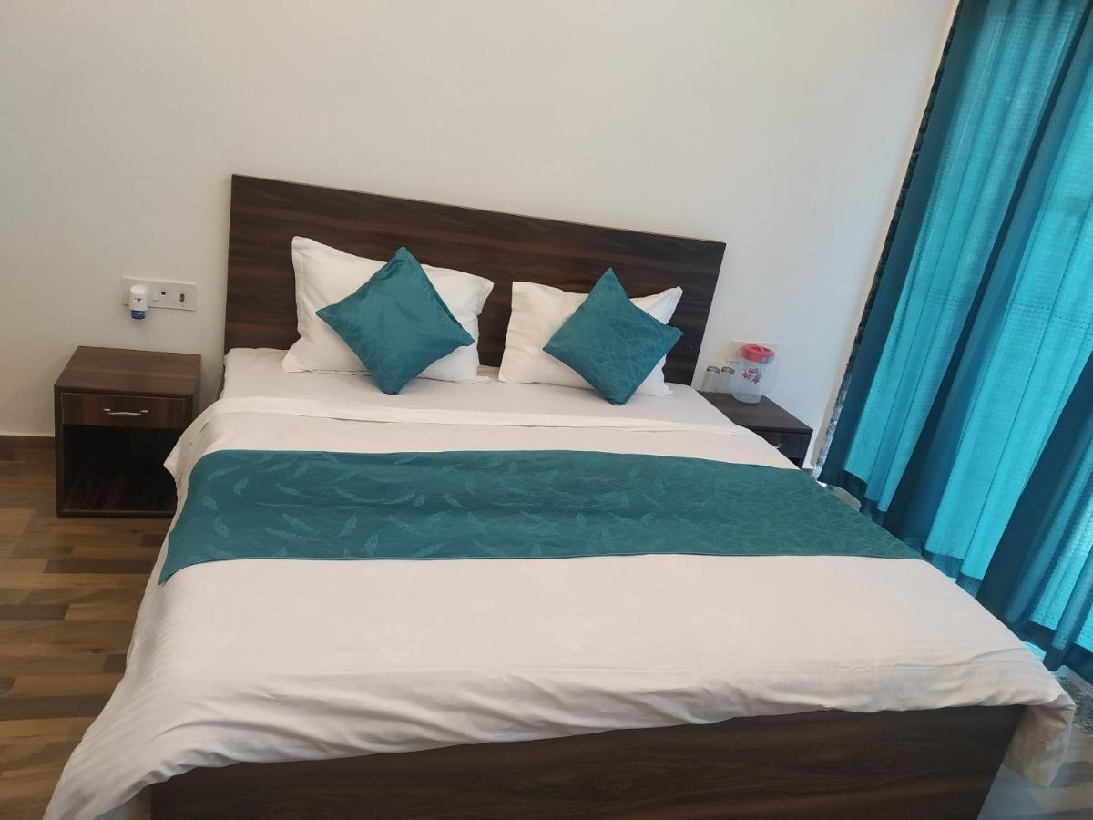 Nv Palace Hotel Vrindāvan Eksteriør billede