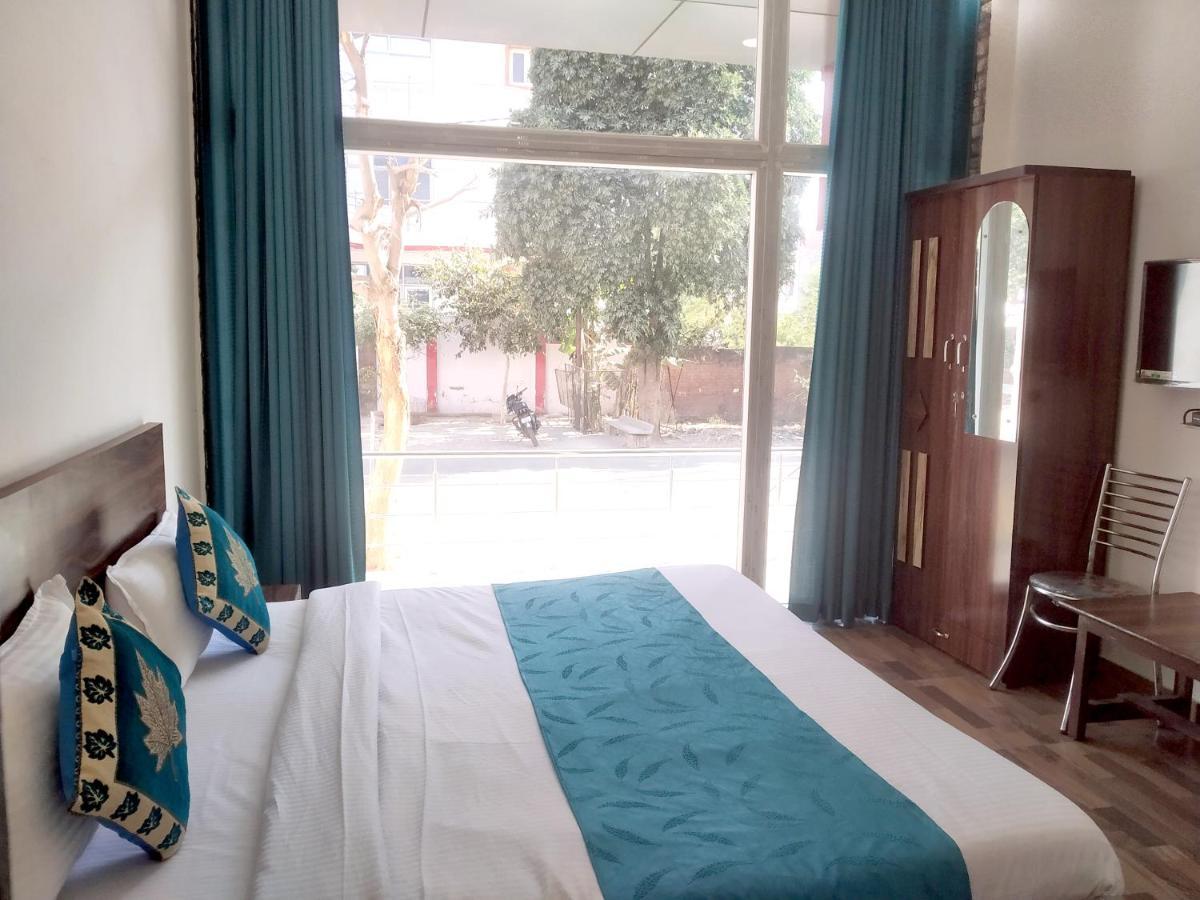 Nv Palace Hotel Vrindāvan Eksteriør billede