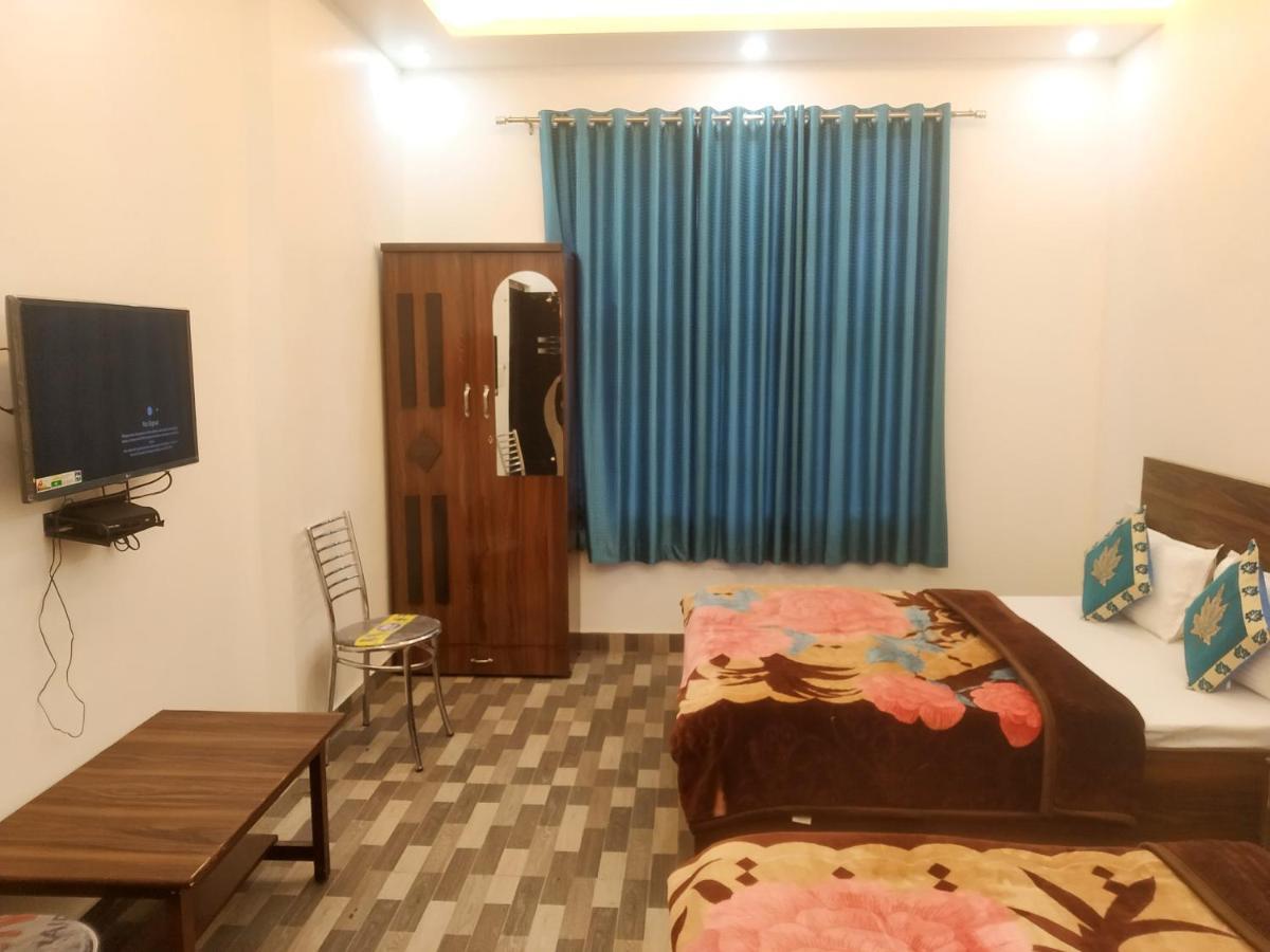 Nv Palace Hotel Vrindāvan Eksteriør billede