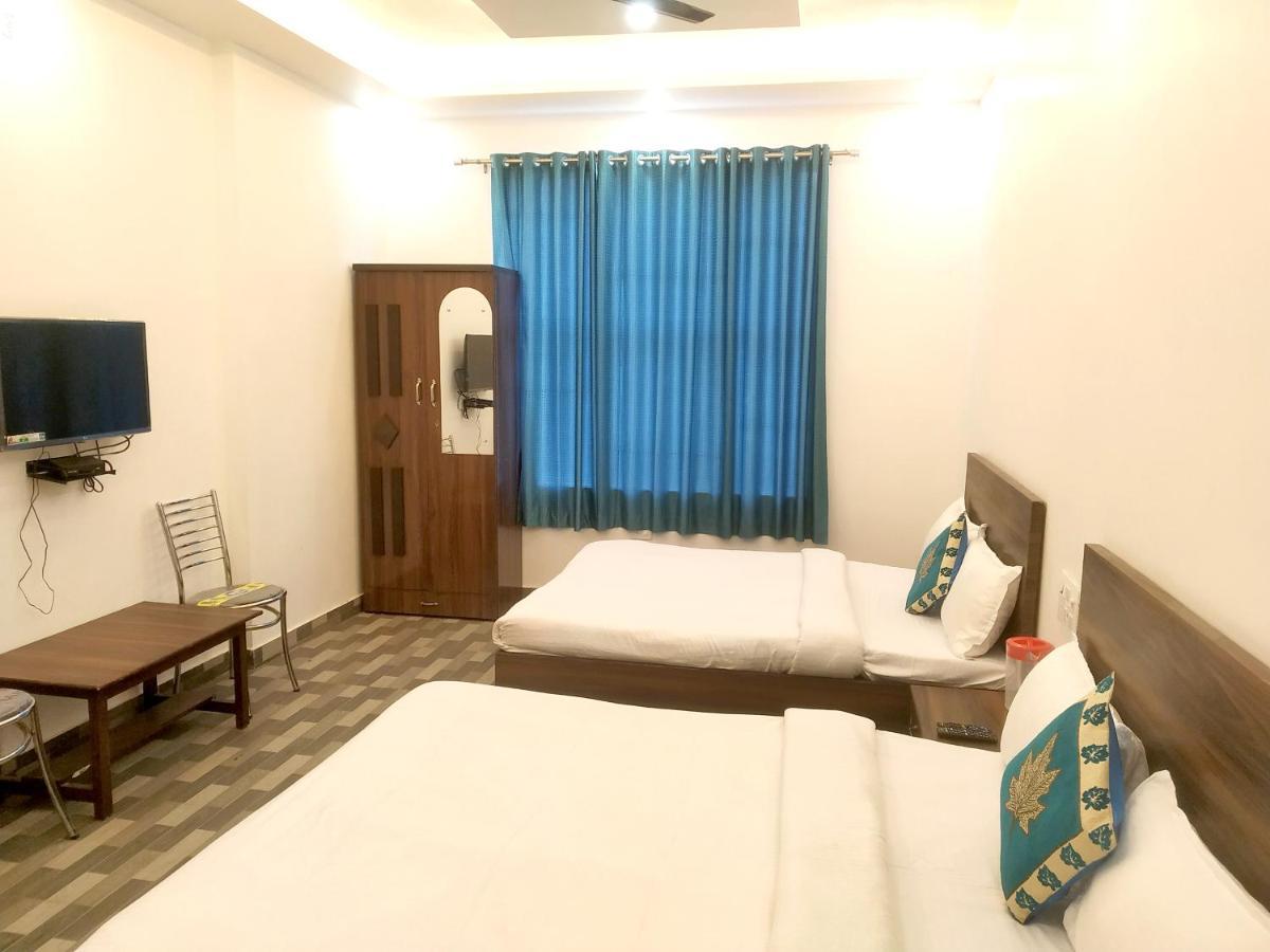Nv Palace Hotel Vrindāvan Eksteriør billede